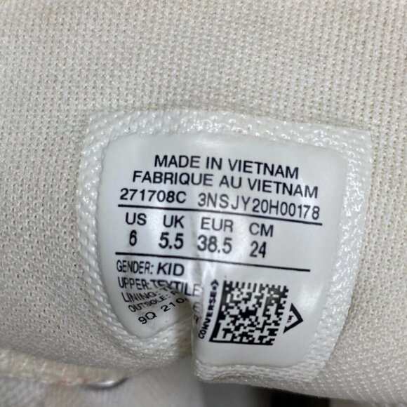 Girls size 6 Converse Chuck Taylors Heart Print Canvas High Tops - Picture 8 of 8